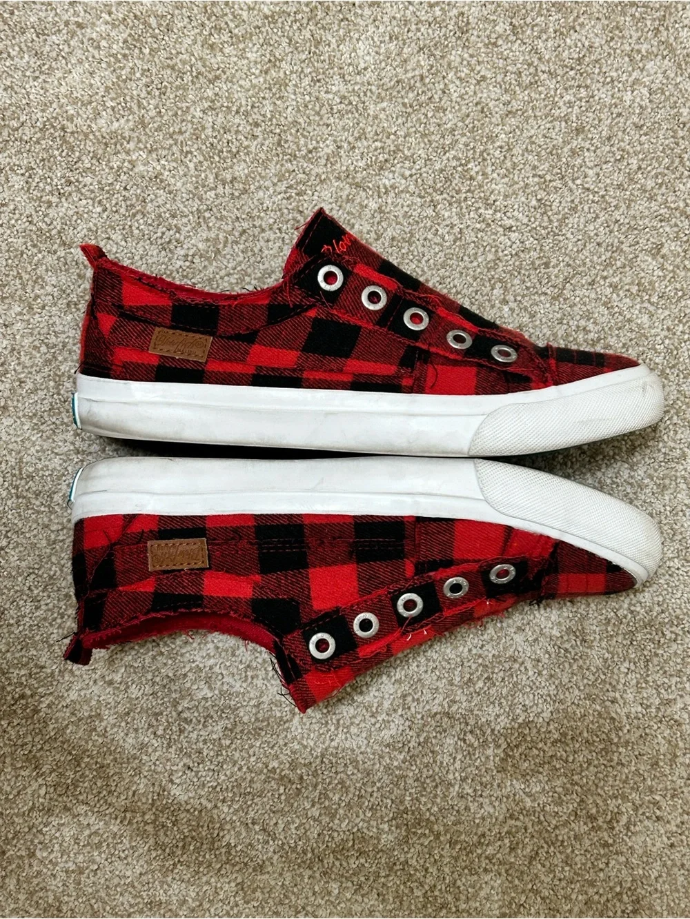 Blowfish Red and Black Buffalo Plaid Slip-On Sneakers size 8.5 cozy fall winter